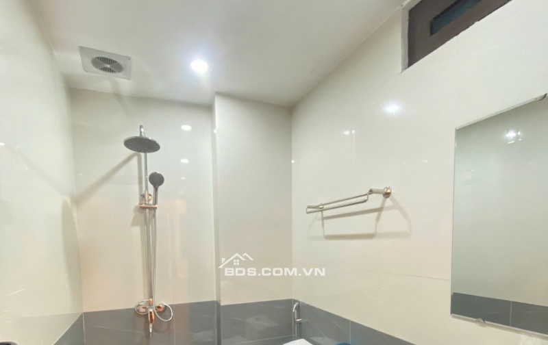 Nhà riêng gần đại học công nghiệp, ô tô đỗ cổng cách phố 40m gần chợ và trường học tại Bắc Từ Liêm